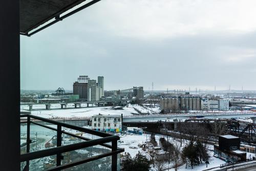 Pemandangan umum bagi Montreal atau pemandangan bandar yang diambil dari aparthotel ini