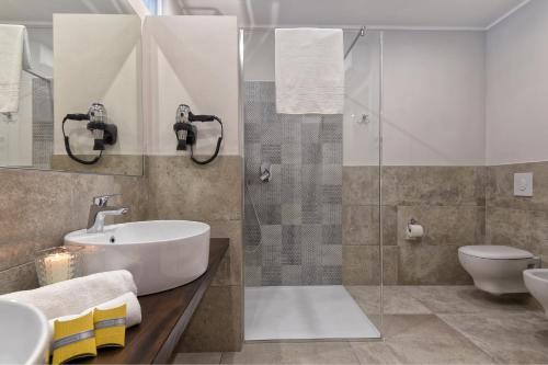 Bathroom sa La Dolce Vita Relais - Hotel Gallo