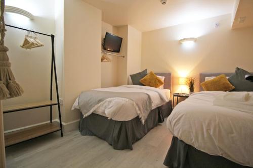 Ένα ή περισσότερα κρεβάτια σε δωμάτιο στο Unique Cambridgeshire home full of Character