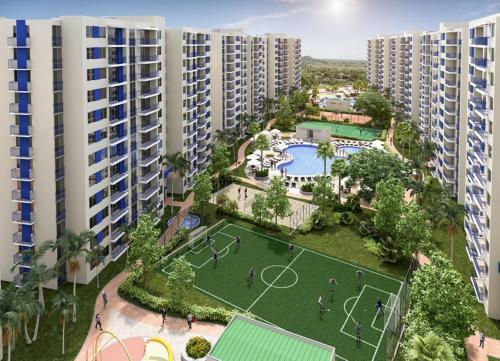 una vista aérea de un complejo de apartamentos con pista de tenis en Apartamento en Ricaurte conjunto Puerto Azul Club House, en Ricaurte