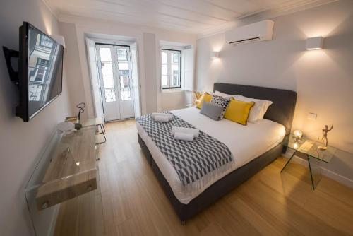 Principe Real Oasis with Private Patio by NestAtLisbon