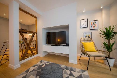 Principe Real Oasis with Private Patio by NestAtLisbon