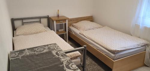Cama ou camas em um quarto em Outletcity Ferienwohnung - Apartment 4