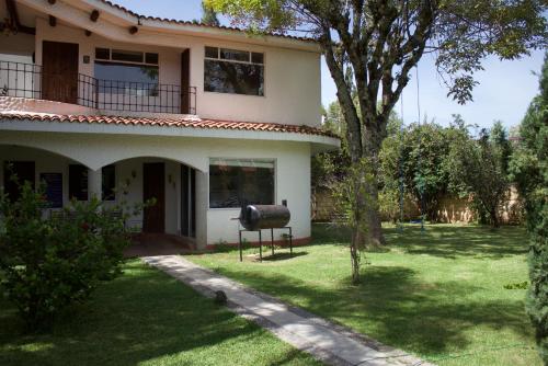 Κήπος έξω από το Villa Coiros ECOFRIENDLY suites & villas