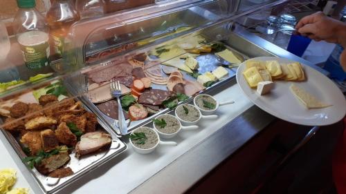 Jídlo v hotelu nebo okolí