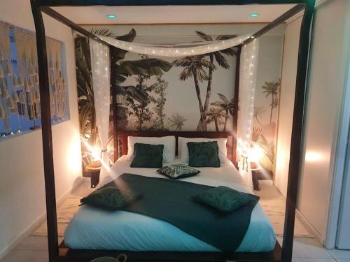 Voodi või voodid majutusasutuse Mas des rochers - Romance tropicale toas