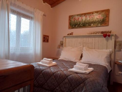 a bedroom with a bed with two towels on it at Serena Country home in Capranica