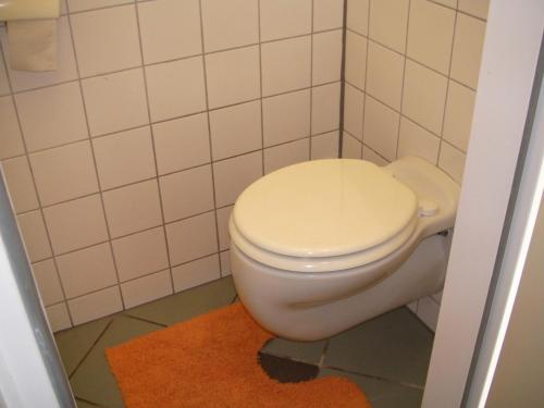 Un baño de HappyHostel