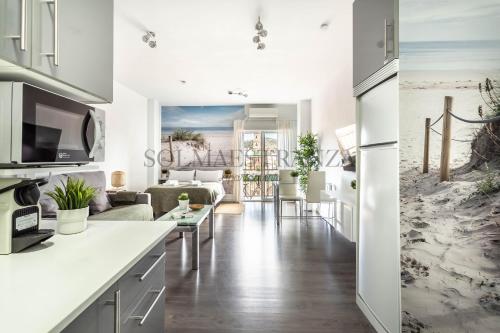 Atarazanas Apartment by Sol Maestranza