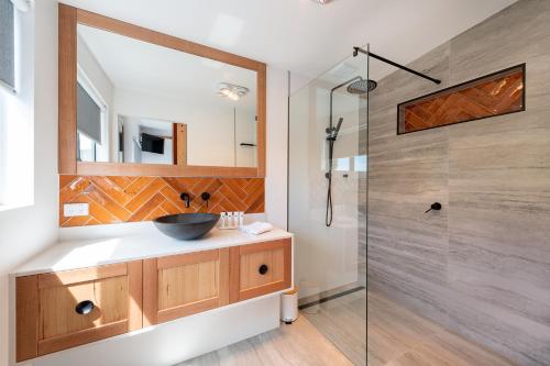 a bathroom with a sink and a shower at Little Oyster Bayview in Kettering