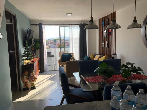 a living room with a couch and a table at Departamento *MUNDO VIAJERO* Guadalajara in Guadalajara