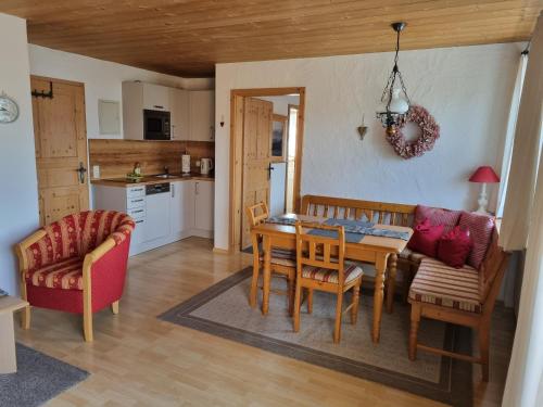 Kuchyň nebo kuchyňský kout v ubytování Landhaus Amberg Hopfen am See // Hopfensee // Füssen