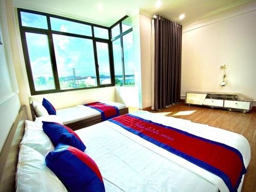 Ένα ή περισσότερα κρεβάτια σε δωμάτιο στο Ngoc Khanh Hotel