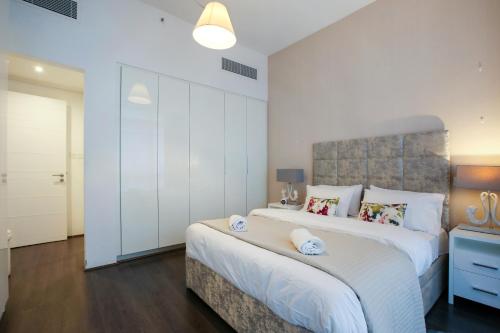 Ein Bett oder Betten in einem Zimmer der Unterkunft J5 Tower - 1BR Apartment - Allsopp&Allsopp