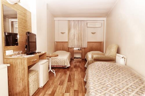 a hotel room with a bed and a mirror at Serenti Hotel in Giresun