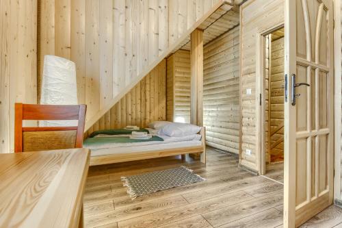 Postel nebo postele na pokoji v ubytování Sielski Spokój Dom z bali Apartamenty całoroczne