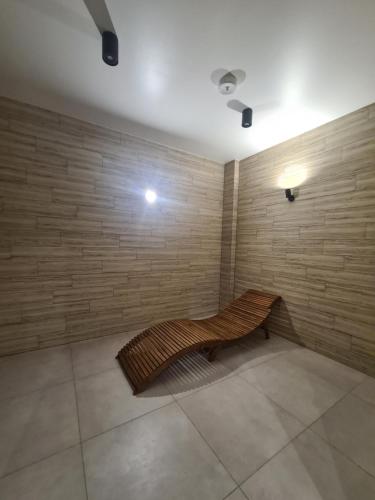a bench in a room with a brick wall at Apartament Lake View z sauną i widokiem na jezioro in Kluszkowce
