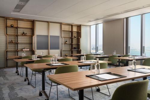 Um restaurante ou outro lugar para comer em The Silveri Hotel Hong Kong - MGallery Collection