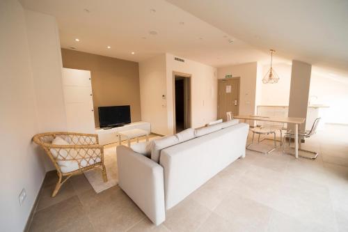 a living room with a couch and a table at Hostal Martínez in Villafranca