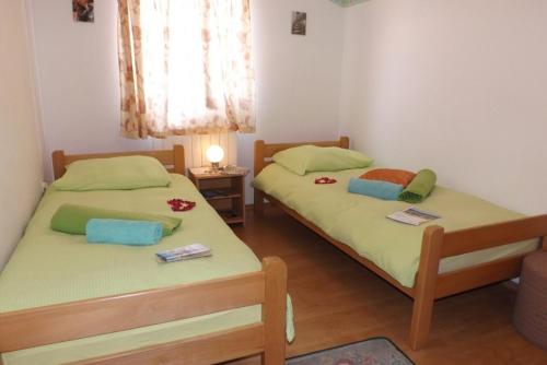 Postel nebo postele na pokoji v ubytování Ferienwohnung in Umag mit Terrasse, W-LAN, Waschmaschine 853-3