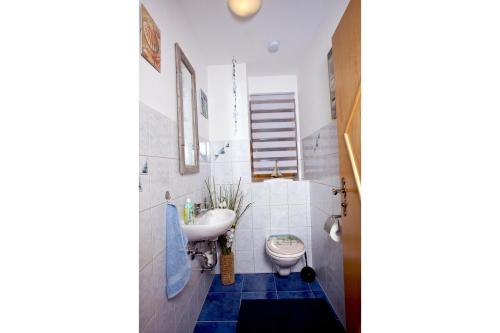 Ένα μπάνιο στο Ferienwohnung Moierhof