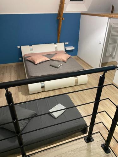 Postel nebo postele na pokoji v ubytování Logis Poussard