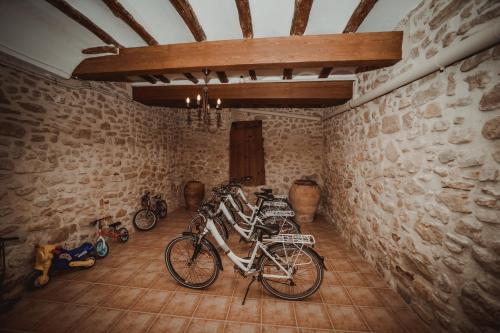 a group of bikes parked in a room at Ca La Leonor, Ecoturisme Terra Alta in Bot