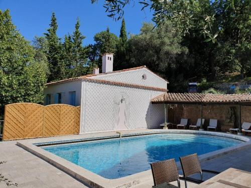 Πισίνα στο ή κοντά στο Pool House Renoir mit geheiztem Pool und Privatgarten