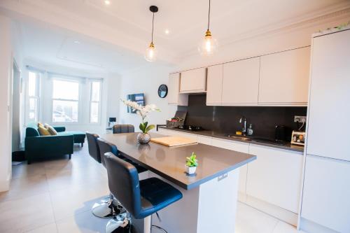 Surbiton Luxury Garden House