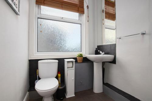 Central Harrogate 2 Bedroom Apartment tesisinde bir banyo