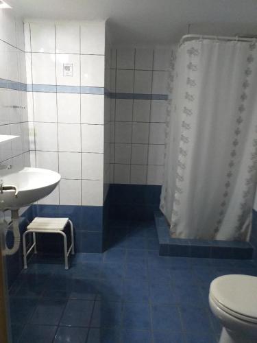 Koupelna v ubytování Cavo D' Oro
