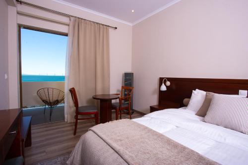 Ένα ή περισσότερα κρεβάτια σε δωμάτιο στο LEPANTO BEACH HOTEL