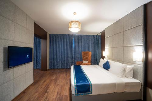 Postel nebo postele na pokoji v ubytování Essentia Luxury Hotel Indore