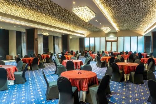 Posezení v ubytování Essentia Luxury Hotel Indore