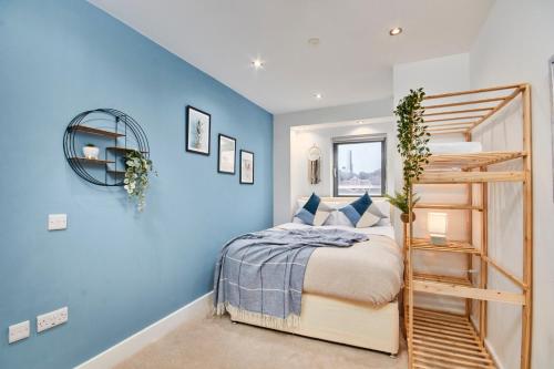 a bedroom with blue walls and a bunk bed at Large Duplex Penthouse - Parking in Leeds