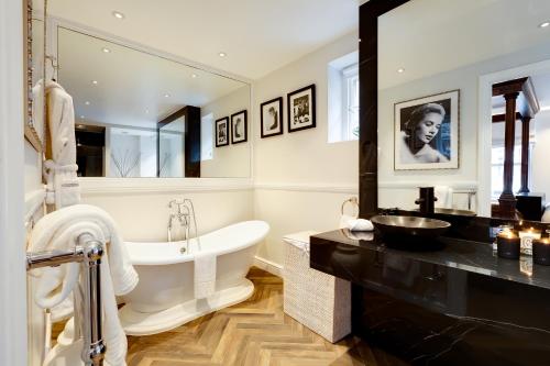 Foto de la galería de Flawless Eight-bedroom Cheyne Family home in the heart of Chelsea en Londres