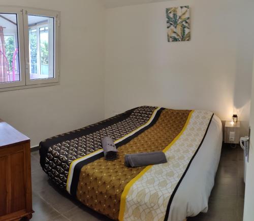 a large bed in a room with a window at Villa Camélias in La Plaine des Palmistes