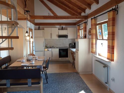 Kuchyň nebo kuchyňský kout v ubytování Ferienhaus Heuberger