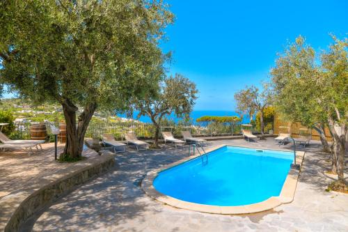 สระว่ายน้ำที่อยู่ใกล้ ๆ หรือใน Villa Pietra Verde