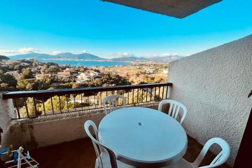 Apartment With Balcony Pool Sea View
