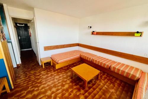 Apartment With Balcony Pool Sea View – Photos 2