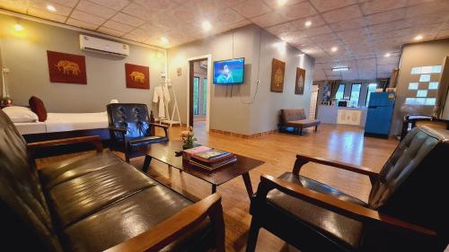 Μια τηλεόραση ή/και κέντρο ψυχαγωγίας στο Amantra homestay & village