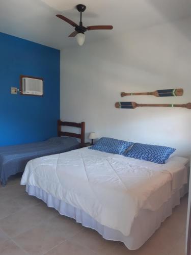 Tempat tidur dalam kamar di Pousada Mar e Marés