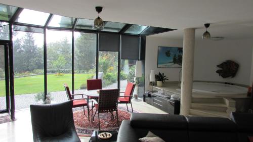 Un lugar para sentarse en Haus in den Bergen