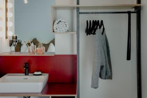a bathroom with a white sink and a white sink at Bett & Berg Bad Ischl, Self Check-In in Bad Ischl