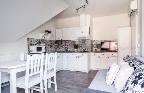 Dapur atau dapur kecil di Levendula Apartman