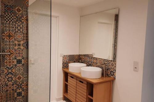 a bathroom with a sink and a mirror at Chez Simon et Loreline Yerres proche Paris Orly Disney in Yerres