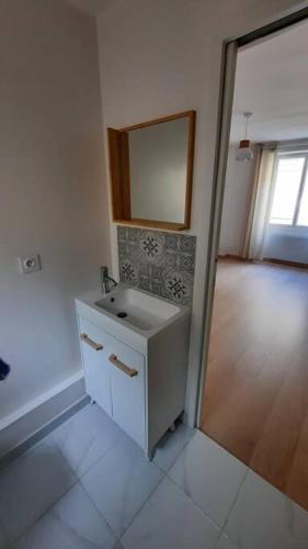 a white bathroom with a sink and a mirror at Chez Simon et Loreline Yerres proche Paris Orly Disney in Yerres