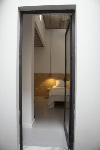 a glass door leading into a bedroom with a bed at Urban Sal Loft in Espargos