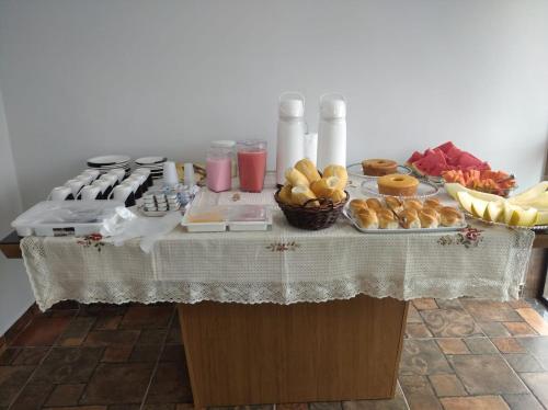 Makanan di atau berdekatan rumah tamu ini